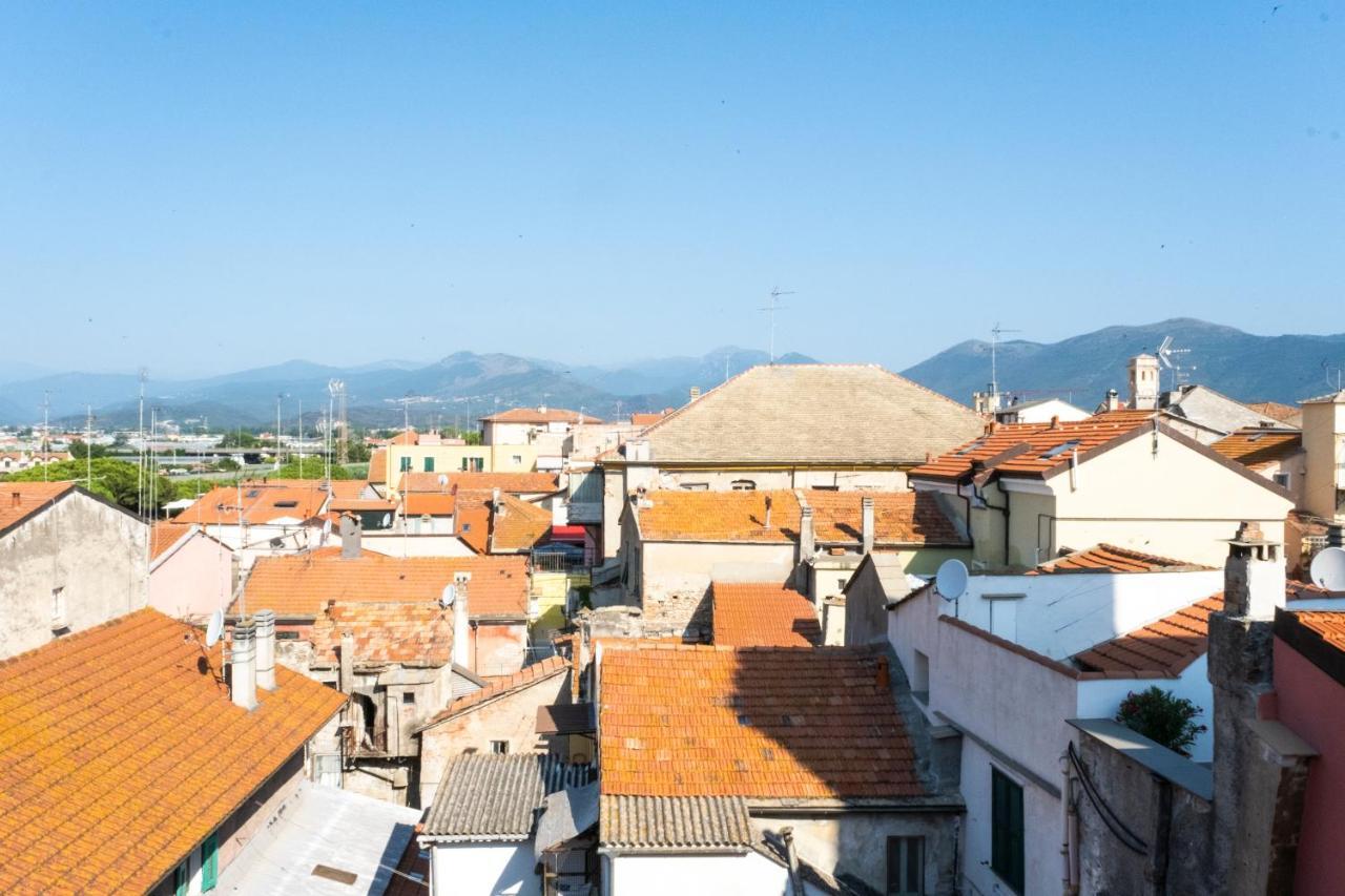 Palazzo Oddo Rental Rooms Albenga Bagian luar foto
